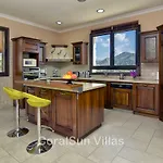Βίλα Amazing Luxury Villa, Enormous Heated Pool Jacuzzi, Gym, Games In Paphos, Αργάκα