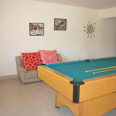 Amazing Luxury Villa, In Paphos, Extremely Large Pool. Jacuzzi, Gym, Games * Argaka