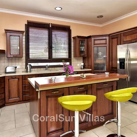 Amazing Luxury Villa, In Paphos, Extremely Large Pool. Jacuzzi, Gym, Games Villa *