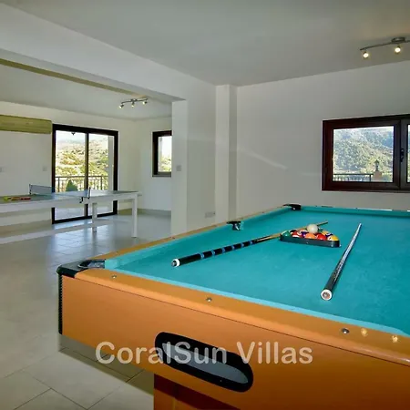 Villa Amazing Luxury Villa, In Paphos, Extremely Large Pool. Jacuzzi, Gym, Games Argaka