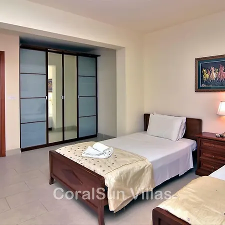 Villa Amazing Luxury Villa, In Paphos, Extremely Large Pool. Jacuzzi, Gym, Games Argaka