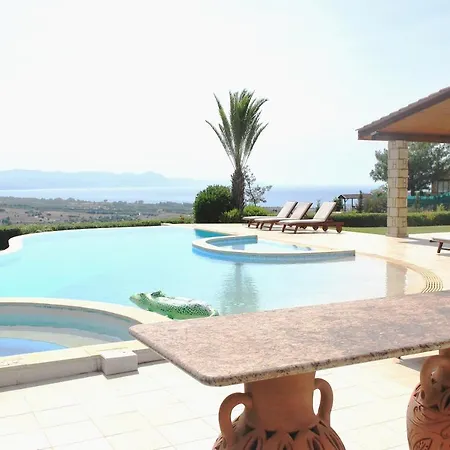 Amazing Luxury Villa, Enormous Heated Pool Jacuzzi, Gym, Games In Paphos, Villa *