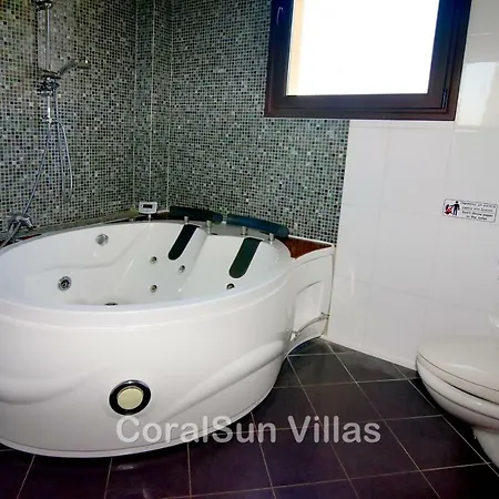 Amazing Luxury Villa, Enormous Heated Pool Jacuzzi, Gym, Games In Paphos, ارغاكه