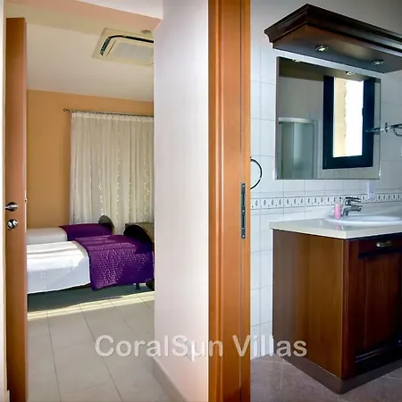 Amazing Luxury Villa, Enormous Heated Pool Jacuzzi, Gym, Games In Paphos, *