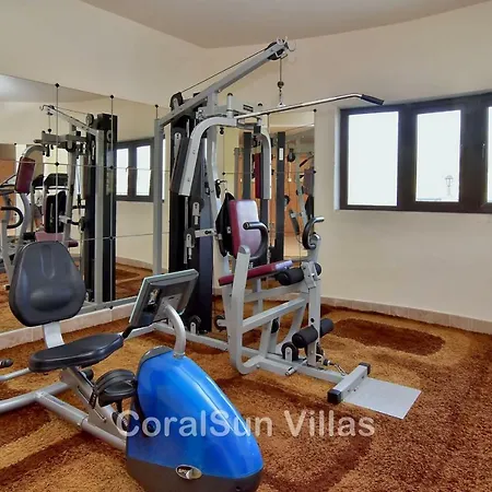 Villa Amazing Luxury Villa, Enormous Heated Pool Jacuzzi, Gym, Games In Paphos, *