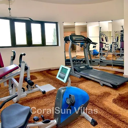 Amazing Luxury Villa, Enormous Heated Pool Jacuzzi, Gym, Games In Paphos, *