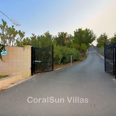 Amazing Luxury Villa, Enormous Heated Pool Jacuzzi, Gym, Games In Paphos,