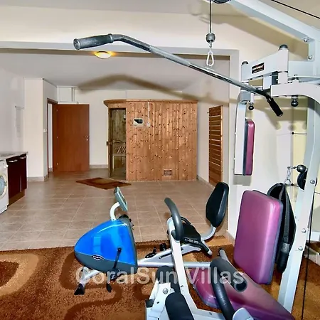 Amazing Luxury Villa, Enormous Heated Pool Jacuzzi, Gym, Games In Paphos, Villa *