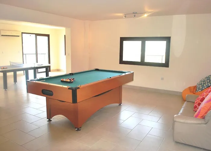 Vila Amazing Luxury Villa, Enormous Heated Pool Jacuzzi, Gym, Games In Paphos, Argaka