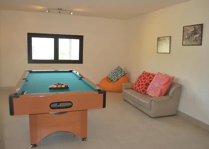 Amazing Luxury Villa, Enormous Heated Pool Jacuzzi, Gym, Games In Paphos, ヴィラ アルガカ