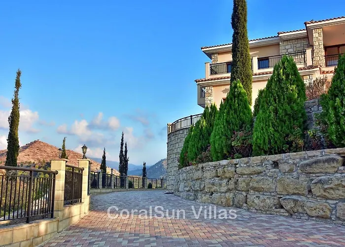Βίλα Amazing Luxury Villa, Enormous Heated Pool Jacuzzi, Gym, Games In Paphos,