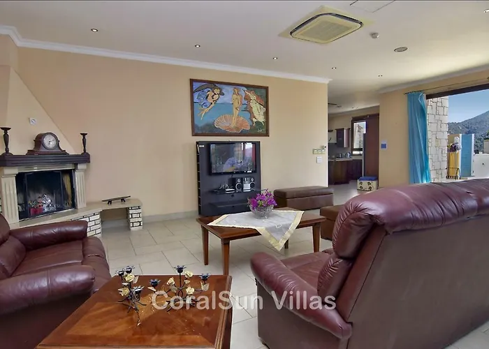 Amazing Luxury Villa, Enormous Heated Pool Jacuzzi, Gym, Games In Paphos, アルガカ