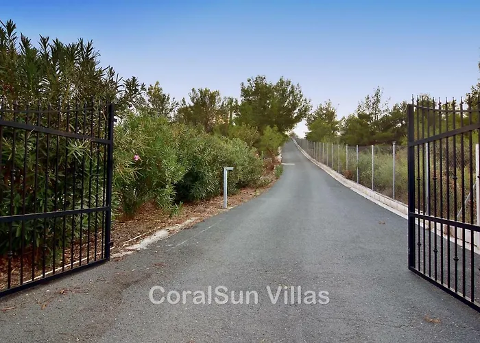 Vila Amazing Luxury Villa, Enormous Heated Pool Jacuzzi, Gym, Games In Paphos, Argaka