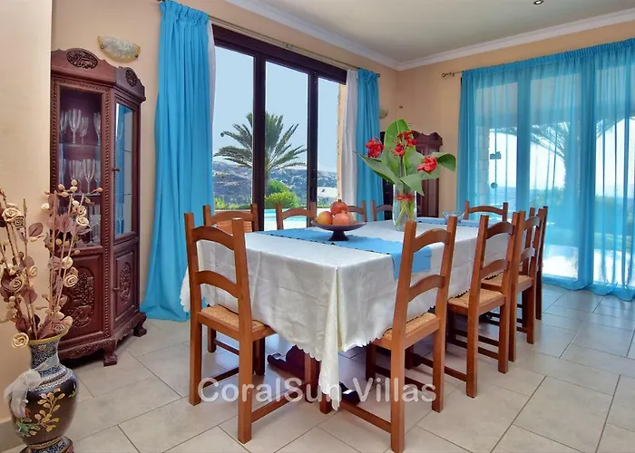 ヴィラ Amazing Luxury Villa, Enormous Heated Pool Jacuzzi, Gym, Games In Paphos, アルガカ