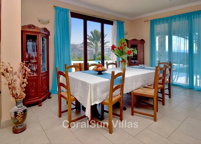 Amazing Luxury Villa, Enormous Heated Pool Jacuzzi, Gym, Games In Paphos, Vila *