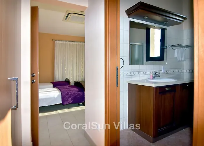 Amazing Luxury Villa, Enormous Heated Pool Jacuzzi, Gym, Games In Paphos, *