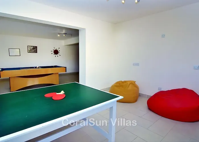 ヴィラ Amazing Luxury Villa, Enormous Heated Pool Jacuzzi, Gym, Games In Paphos, アルガカ