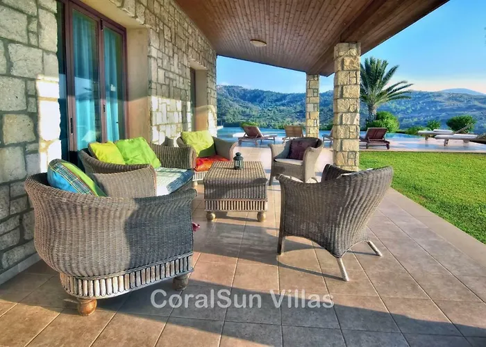 Amazing Luxury Villa, Enormous Heated Pool Jacuzzi, Gym, Games In Paphos, Vila Argaka