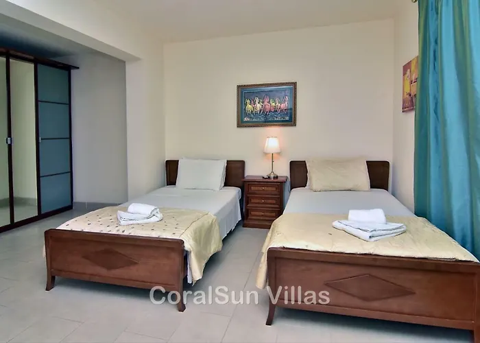 Amazing Luxury Villa, Enormous Heated Pool Jacuzzi, Gym, Games In Paphos, アルガカ