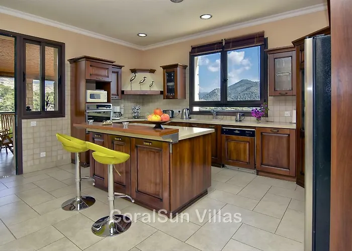 Vila Amazing Luxury Villa, Enormous Heated Pool Jacuzzi, Gym, Games In Paphos, Argaka