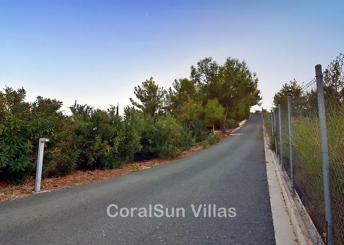 Amazing Luxury Villa, Enormous Heated Pool Jacuzzi, Gym, Games In Paphos, Vila