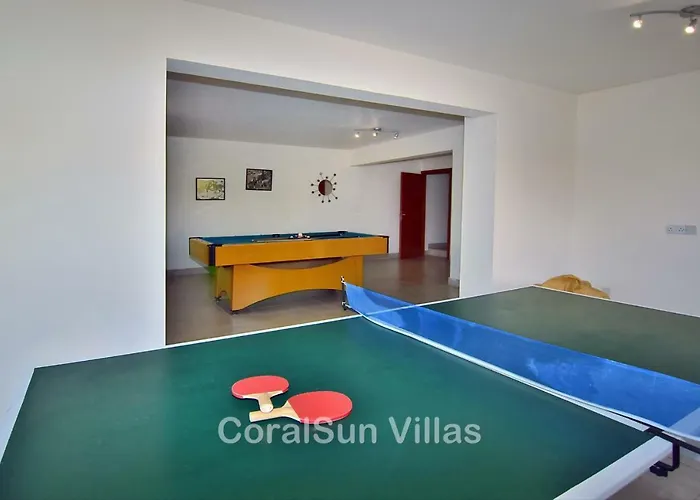 Amazing Luxury Villa, Enormous Heated Pool Jacuzzi, Gym, Games In Paphos, *