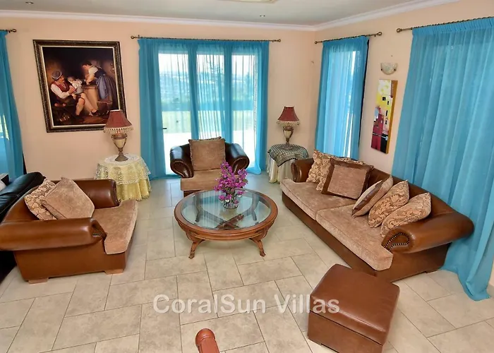 ヴィラ Amazing Luxury Villa, Enormous Heated Pool Jacuzzi, Gym, Games In Paphos, アルガカ