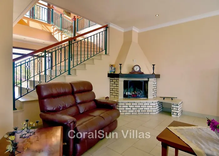 Βίλα Amazing Luxury Villa, Enormous Heated Pool Jacuzzi, Gym, Games In Paphos, *