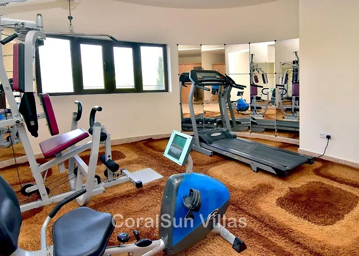 Amazing Luxury Villa, Enormous Heated Pool Jacuzzi, Gym, Games In Paphos, *