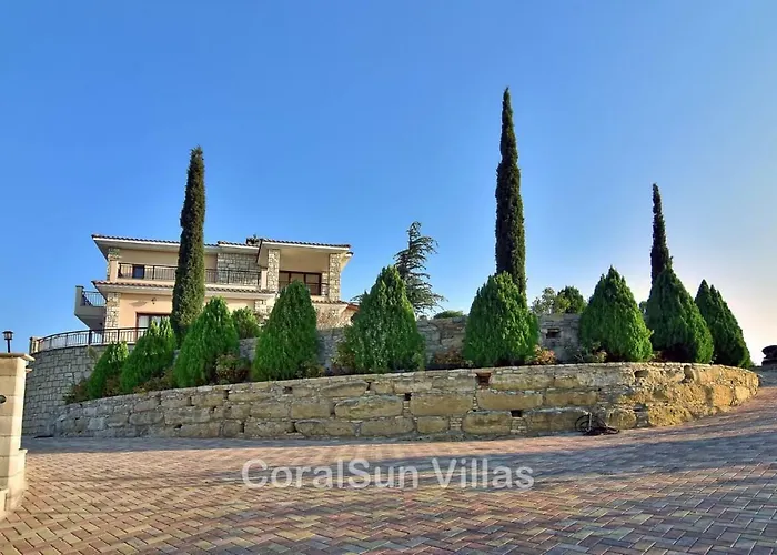 Amazing Luxury Villa, Enormous Heated Pool Jacuzzi, Gym, Games In Paphos, Vila *