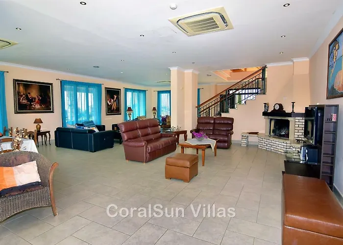 Amazing Luxury Villa, Enormous Heated Pool Jacuzzi, Gym, Games In Paphos, Vila