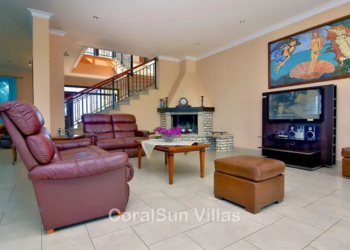 Amazing Luxury Villa, Enormous Heated Pool Jacuzzi, Gym, Games In Paphos, アルガカ